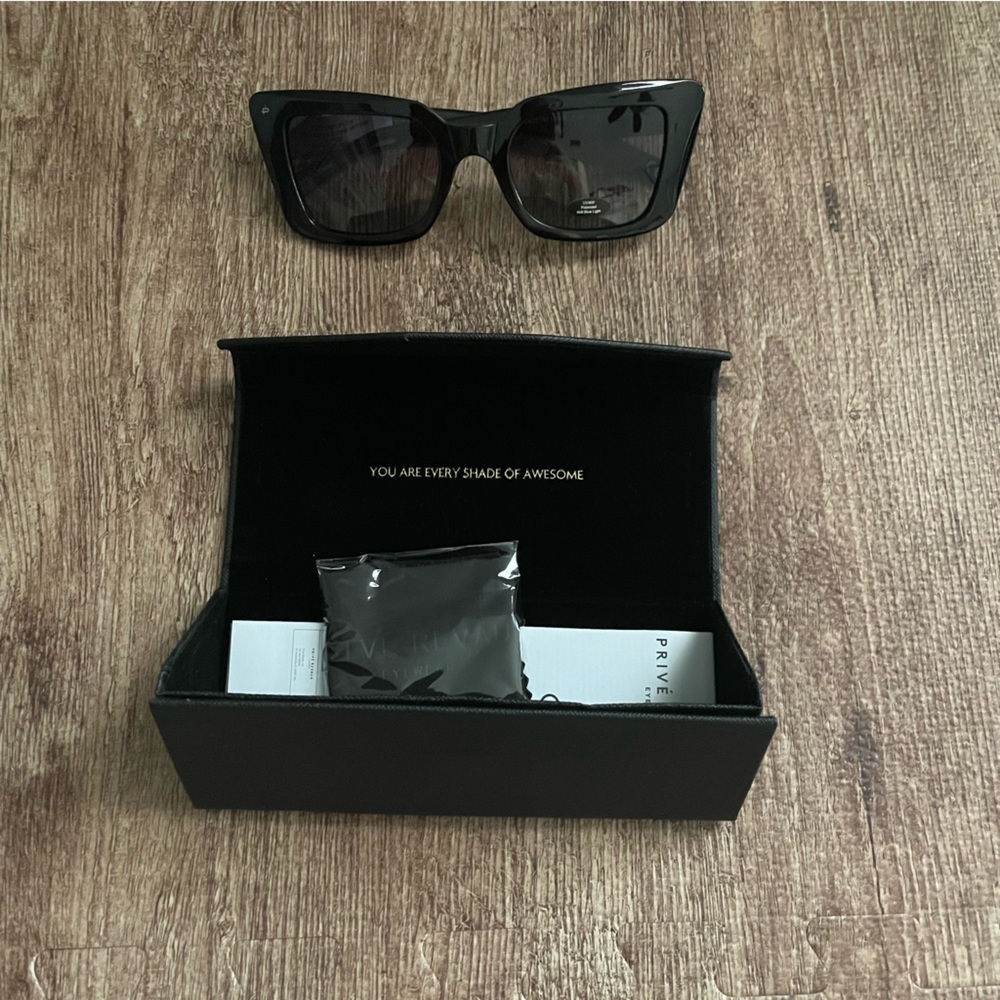 NWT Privé Revaux Sunglasses and Case
